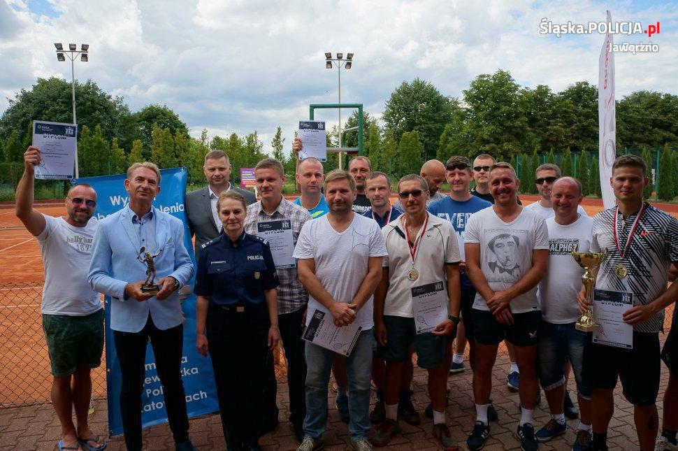 Jacek Słaboń i Andrzej Piechota na podium Mistrzostw Policji w Tenisie Ziemnym