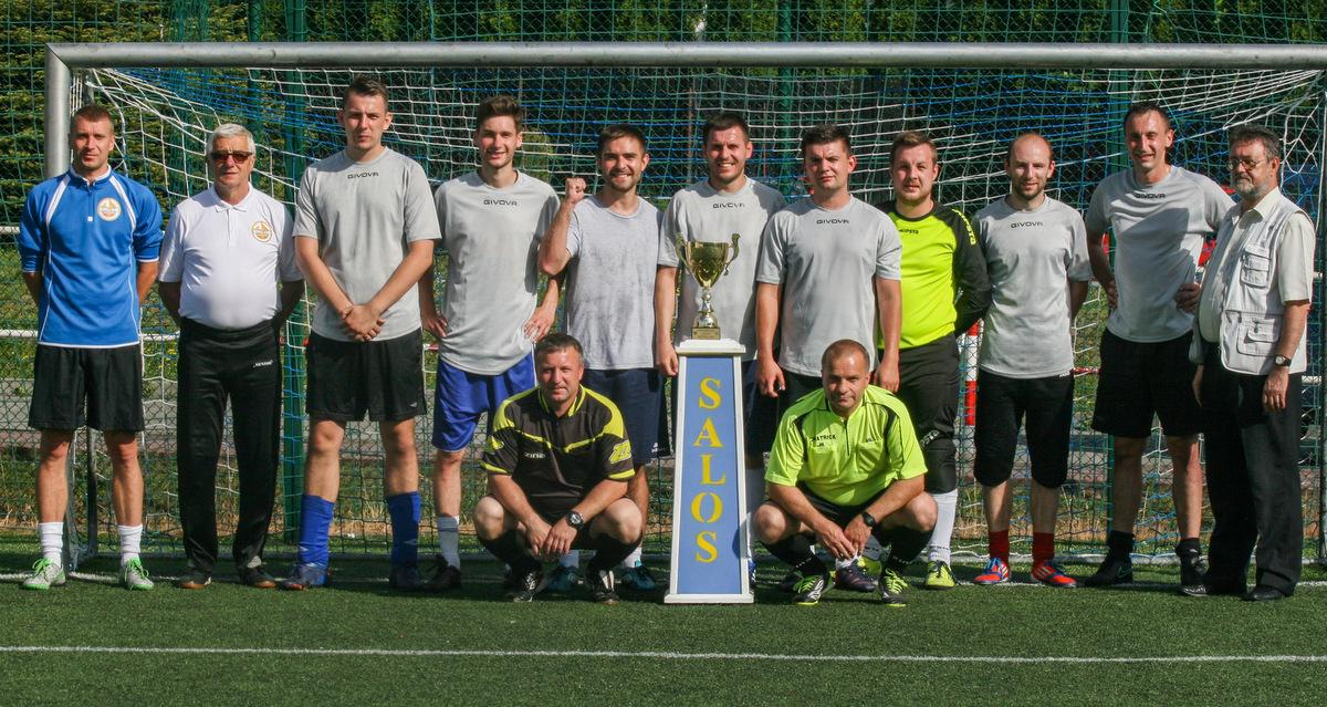 Słonie FC z Pucharem Salosu
