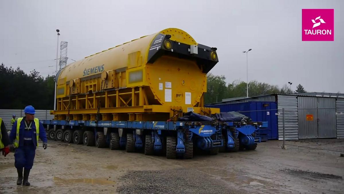 Generator do bloku 910 MW na miejscu