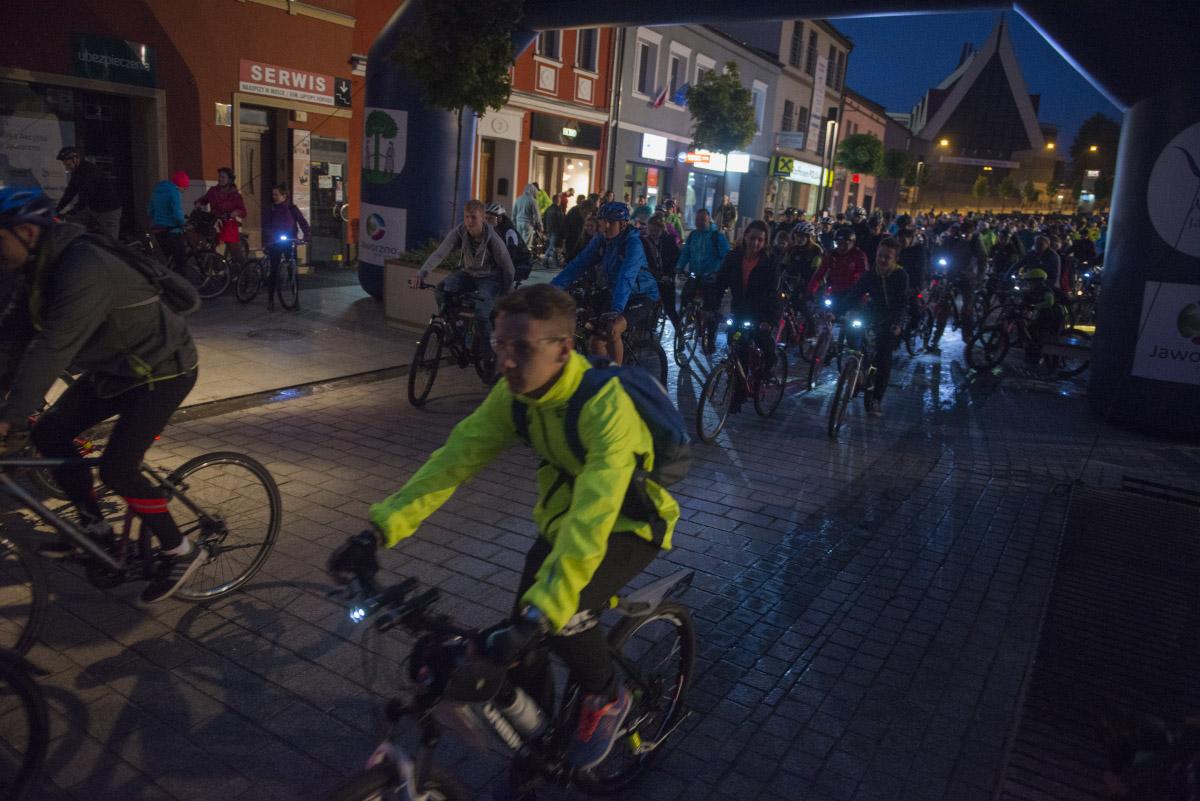 Ponad 450 osób na Night Bikingu