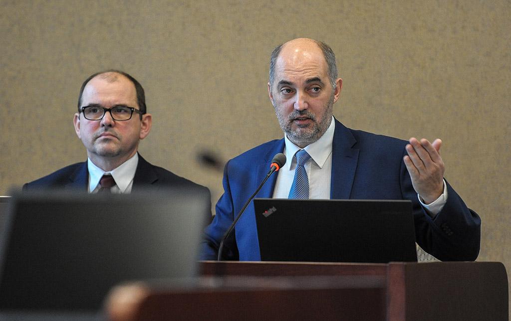 Silbert będzie mógł kandydować. Dwukadencyjność nie od przyszłych wyborów