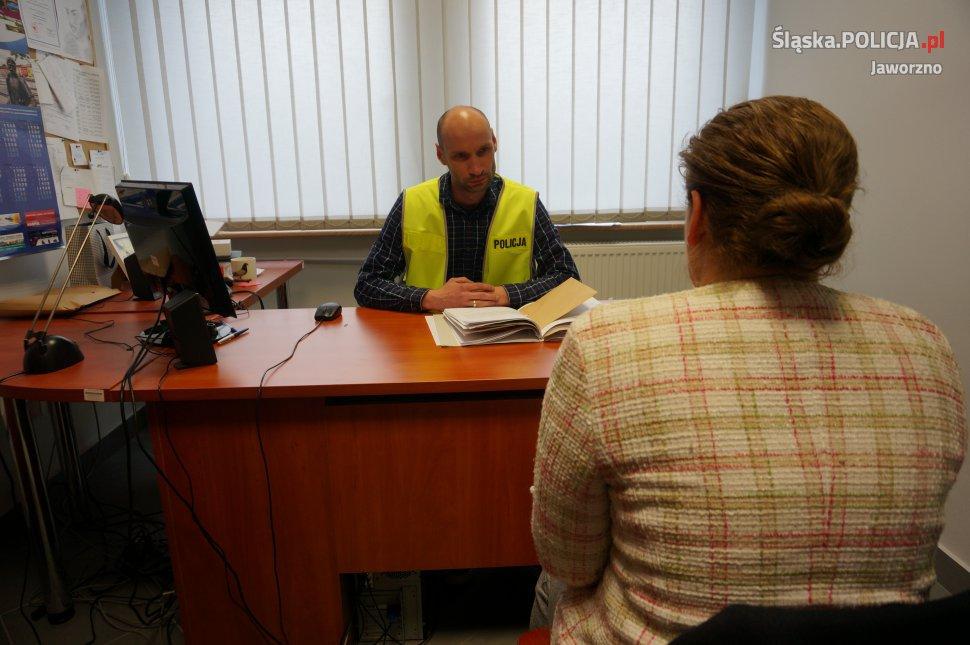 Policja zatrzymała kobietę, która oszukiwała 