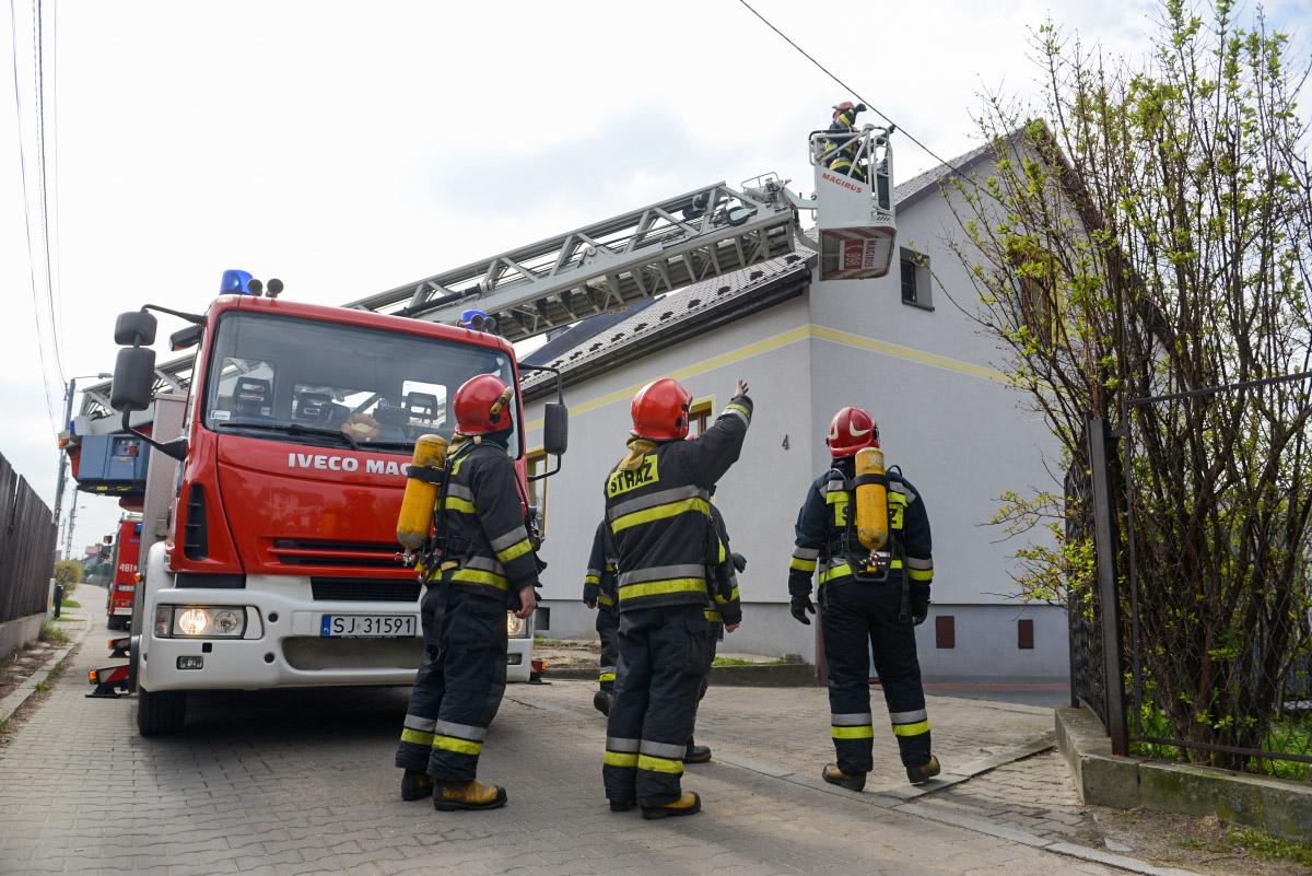 Pożar sadzy w domu na Świstackiego