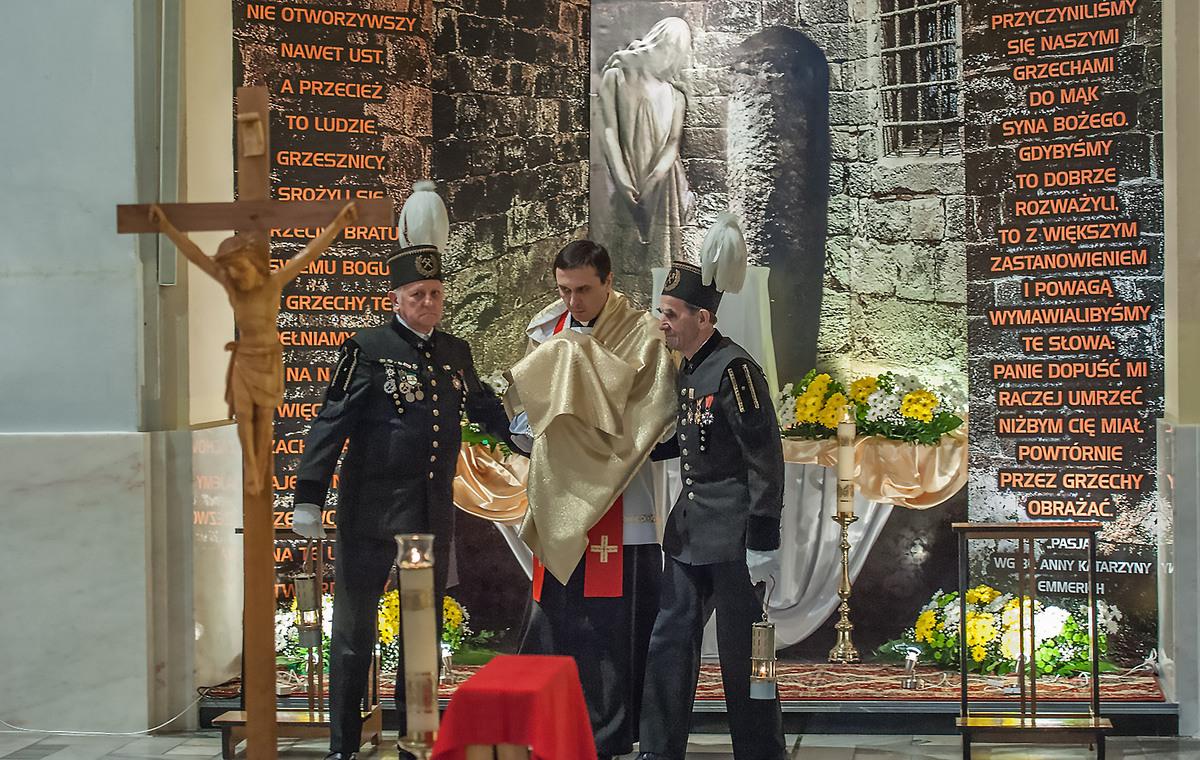 Wielki Tydzień - Wielki Piątek - opowiada ks. Grzegorz Mirosławski