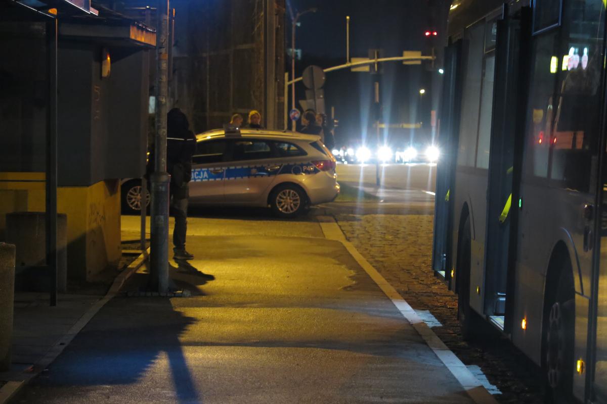 Akcja policji na Szczakowskiej. Szukali pseudokibiców