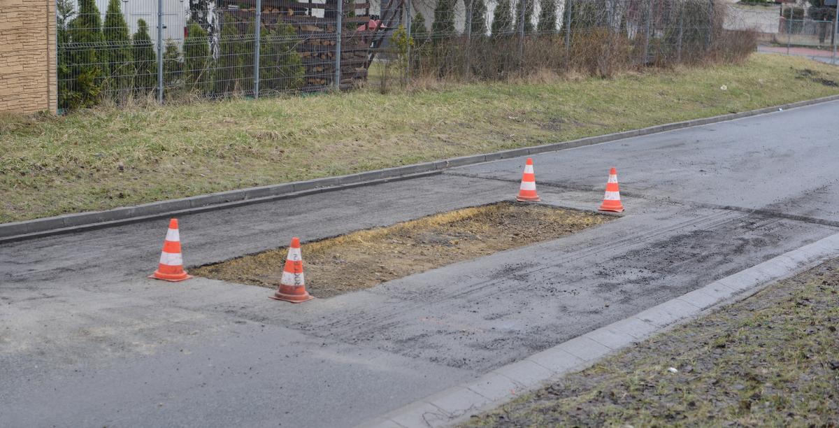 Dziura na ul. Wiejskiej naprawiana po raz kolejny