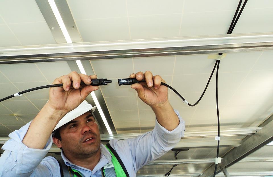 Instalacje elektryczne zewnętrzne i wewnętrzne