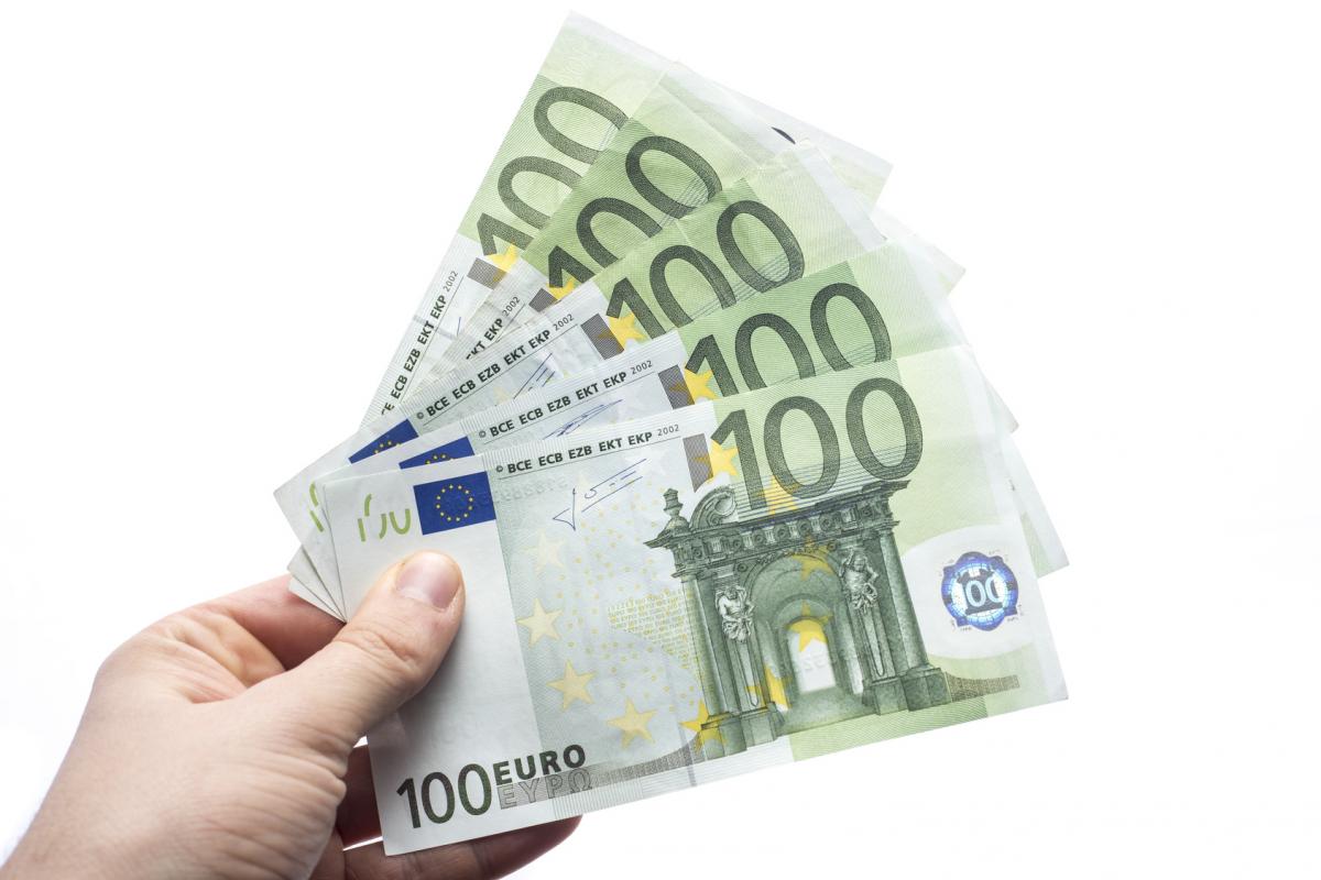 Pracujesz za granicą? Sprawdź jak najkorzystniej wymienić walutę