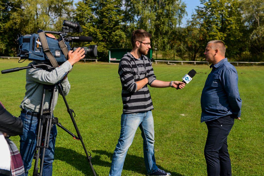 TVN24: Dziki wciąż ryją murawę Victorii Jaworzno. Będzie odstrzał