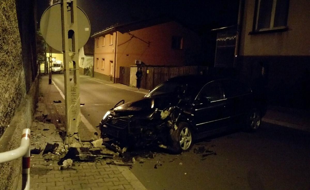 Pijany kierowca spowodował kolizję. Nie miał prawa jazdy