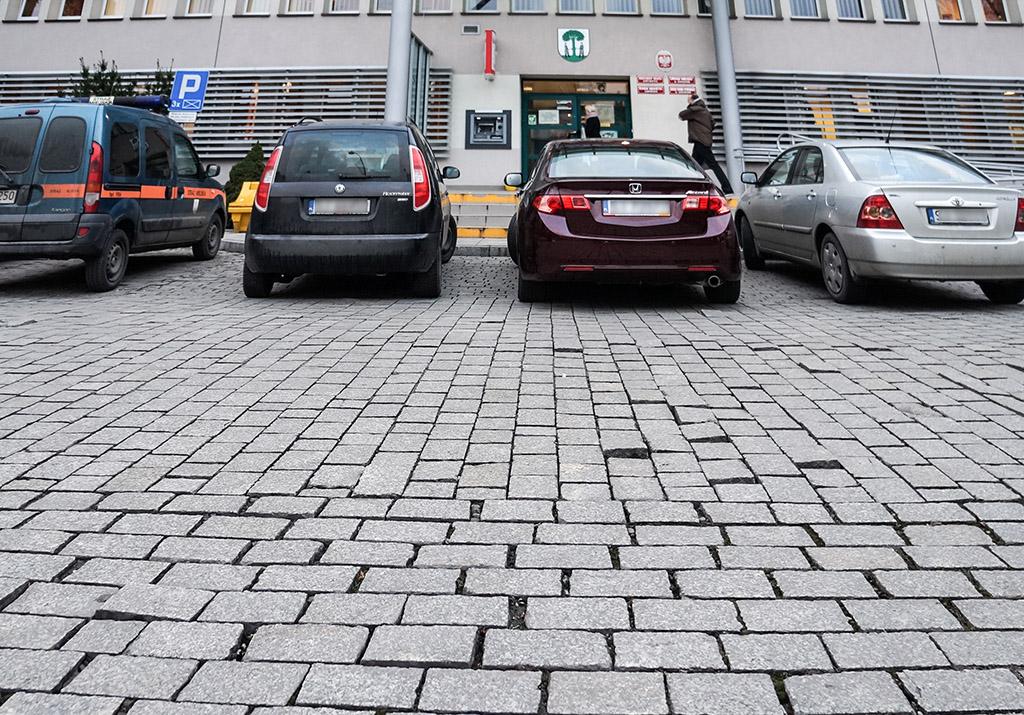 Parking od.nowa przed urzędem wykona JKM z Mikołowa