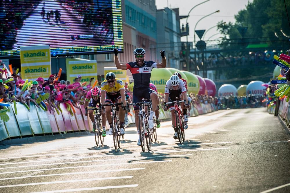 PELUCCHI TRIUMFUJE, KRAKSA W PELETONIE - DRUGI ETAP 72. TOUR DE POLOGNE