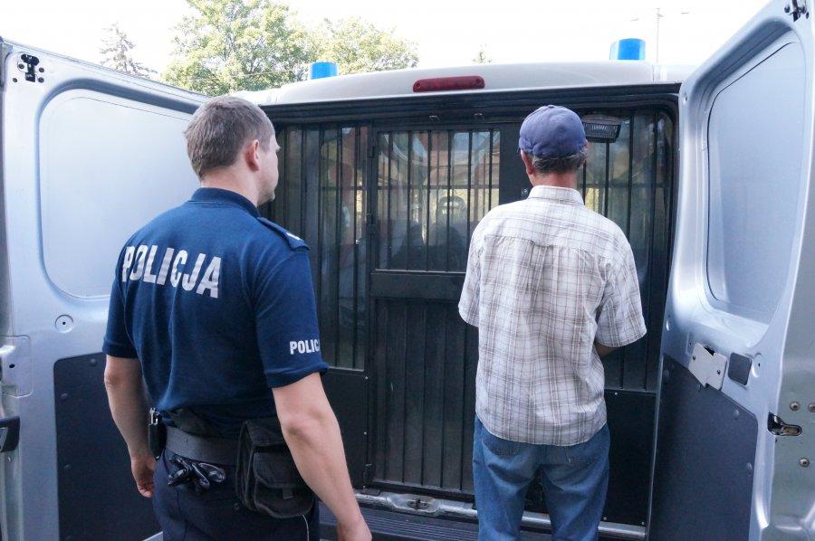 Amator okrągłych pokryw zatrzymany
