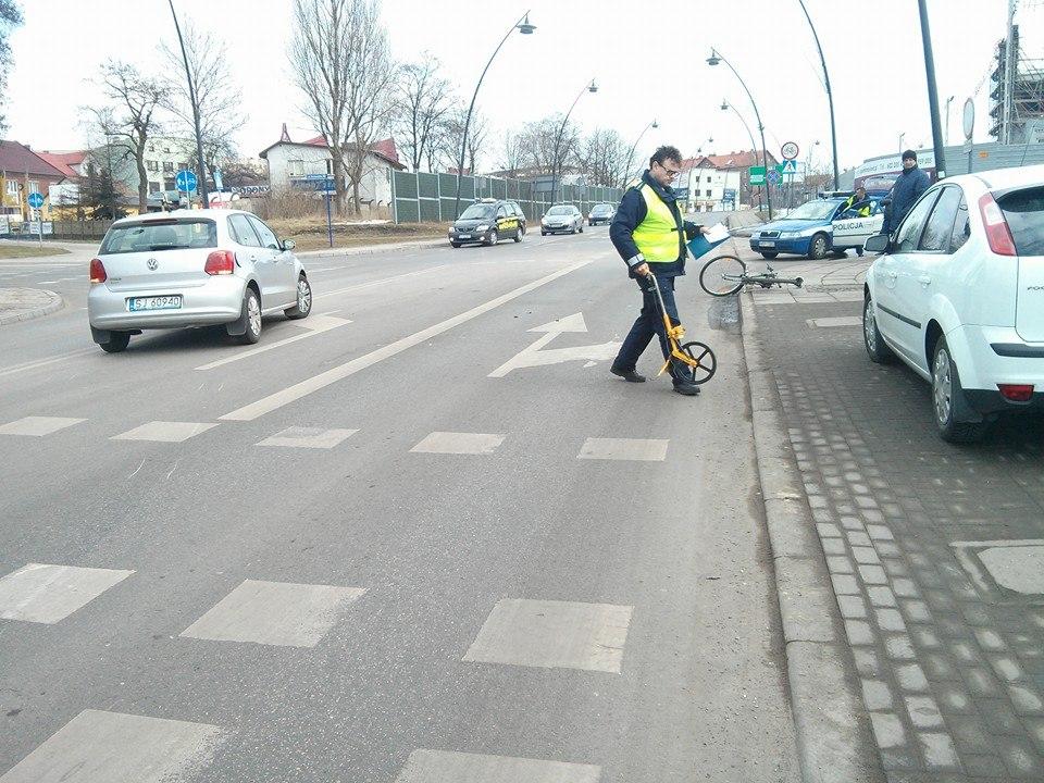Kolizja w centrum. Rowerzysta w szpitalu