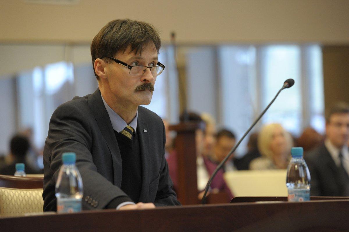 Władza kredytuje rozrzutność