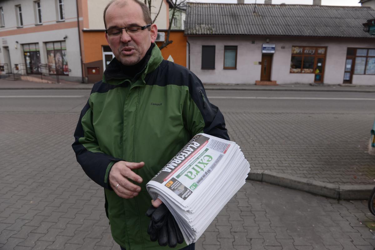 Prezydent Kaczmarek dorabia jako gazeciarz