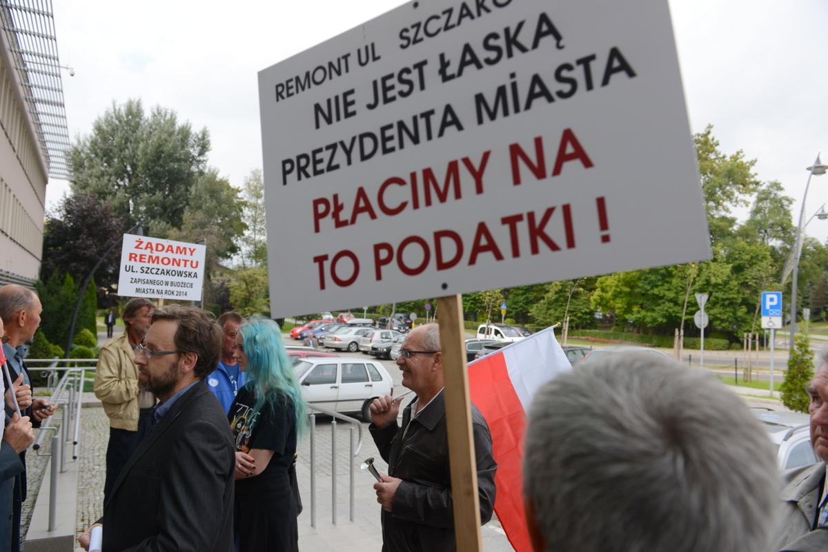 Mieszkańcy Szczakowskiej protestują na sesji