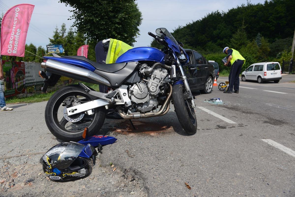 Wypadek na Krakowskiej. Motocyklista w szpitalu