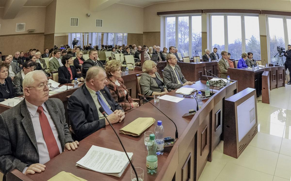 Bez absolutorium dla Silberta? Oglądaj sesję RM na żywo