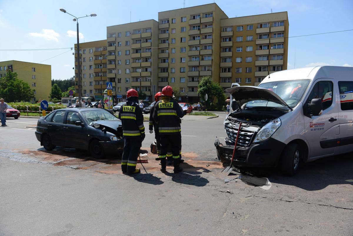 Groźna kolizja na Podłężu – 9 osób trafiło do szpitala