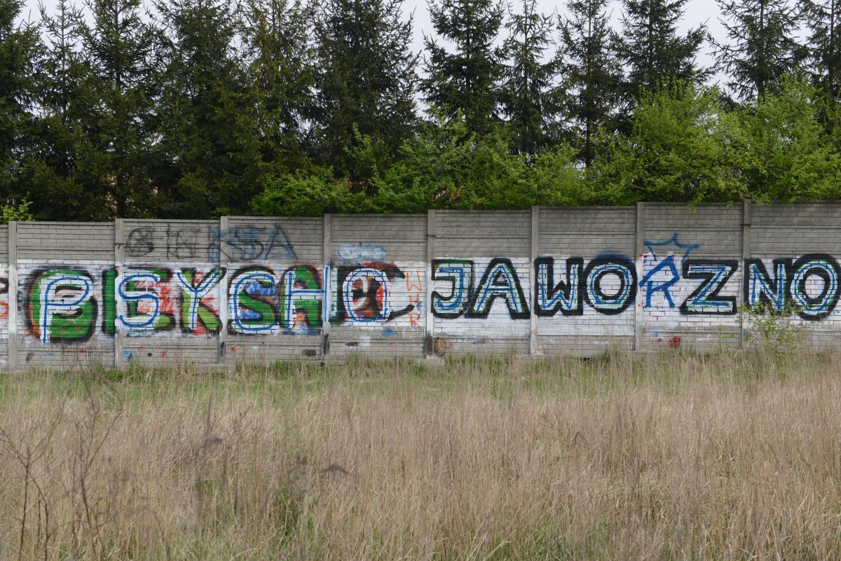 Kibicowska „bitwa” o mur na Krakowskiej