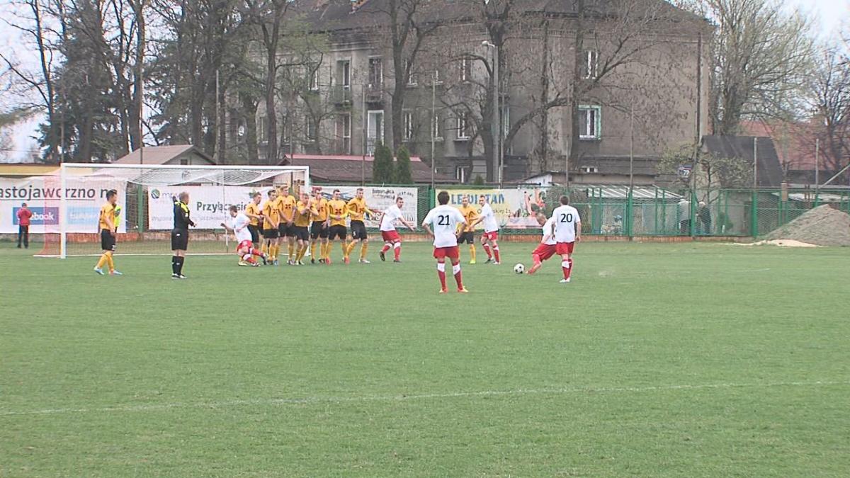 Trzecia porażka z rzędu Szczakowianki – przegląd ligowych boisk