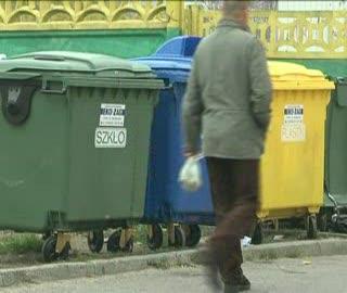 Podłęże z nowymi kontenerami 