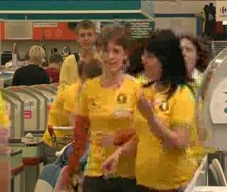 Wolontariusze kwestują dla hospicjum