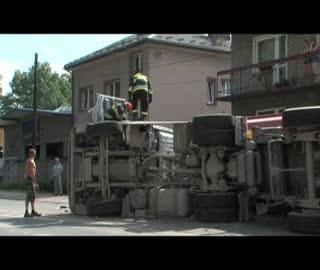 Pijany kierowca zbiegł z miejsca zdarzenia