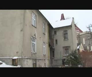 Mały postęp właściciela budynku przy ul. Plac Jana 