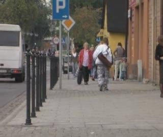 Uwaga! Piesi na drodze