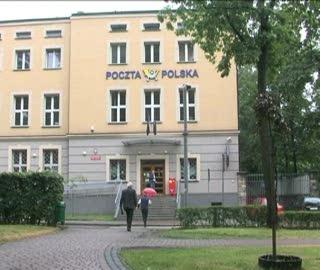 Listonosze listy noszą
