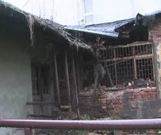 Kamienica w Rynku straszy i zagraża bezpieczeństwu