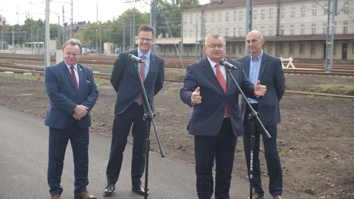 W 40 minut pociągiem do Krakowa. Minister z wizytą w Szczakowej