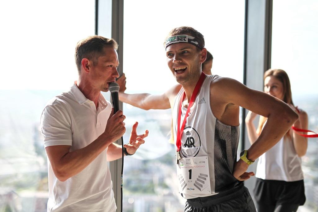 Sky Tower Run: Piotr Łobodziński znów triumfuje