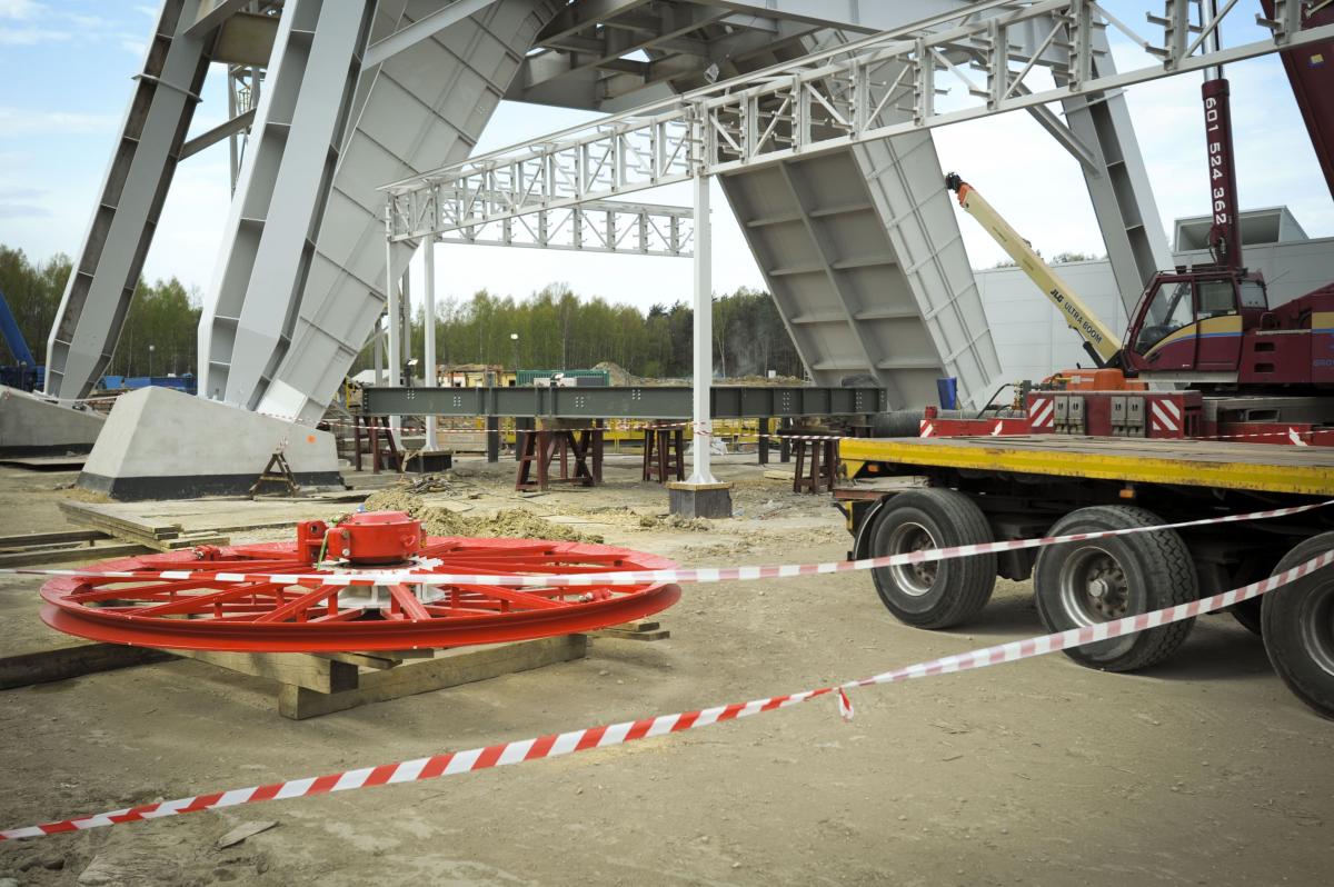 Montują koła na Grzegorzu