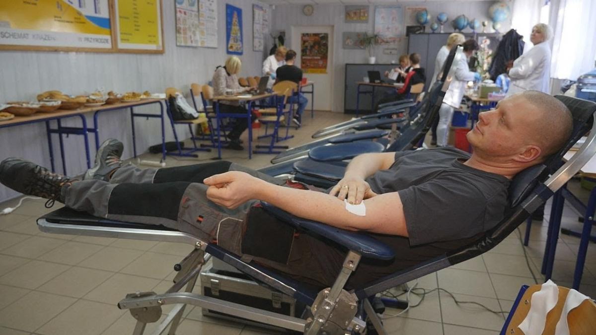 Podzielili się krwią, by uratować tatę kolegi