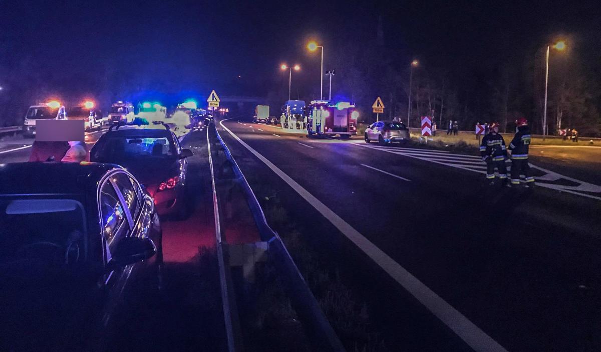 Video: Karambol na S1, 21 rozbitych pojazdów, jedna ofiara śmiertelna