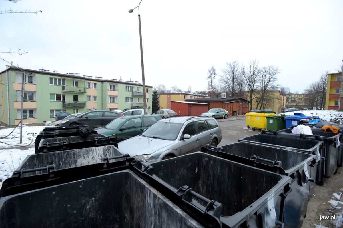 Stanowiska kontenerowe a parkingi na Podwalu