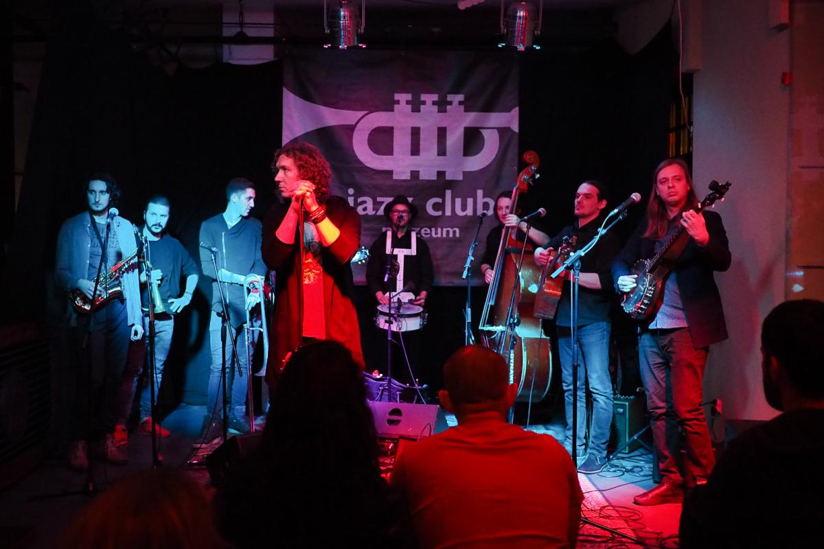 Z krakowskich ulic do Jazz Clubu