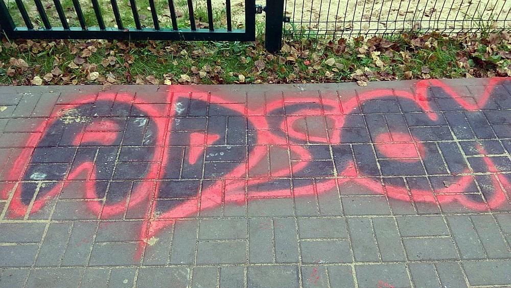 Zdewastowali plac zabaw na Skałce