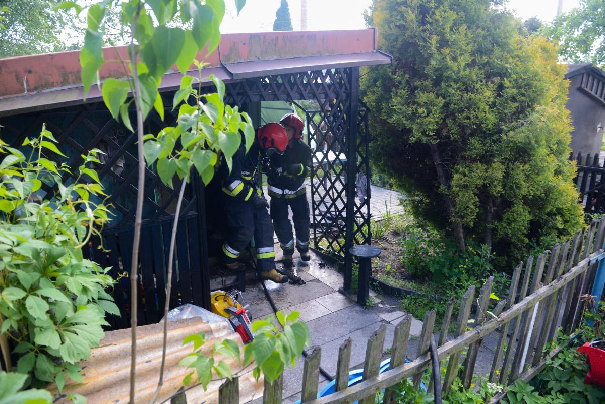 W Szczakowej paliła się altanka