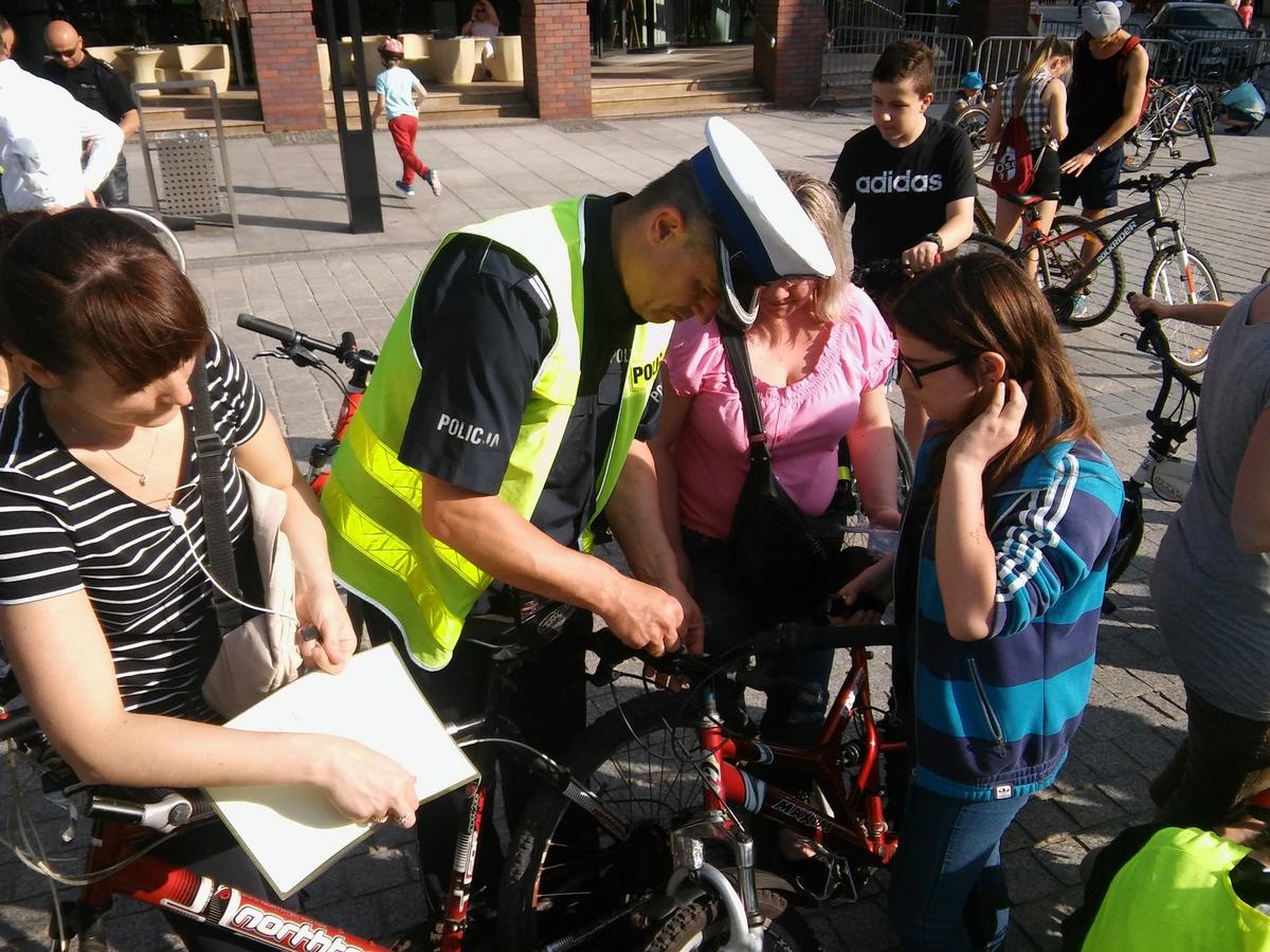 350 kompletów oświetlenia roweru trafiło do rowerzystów