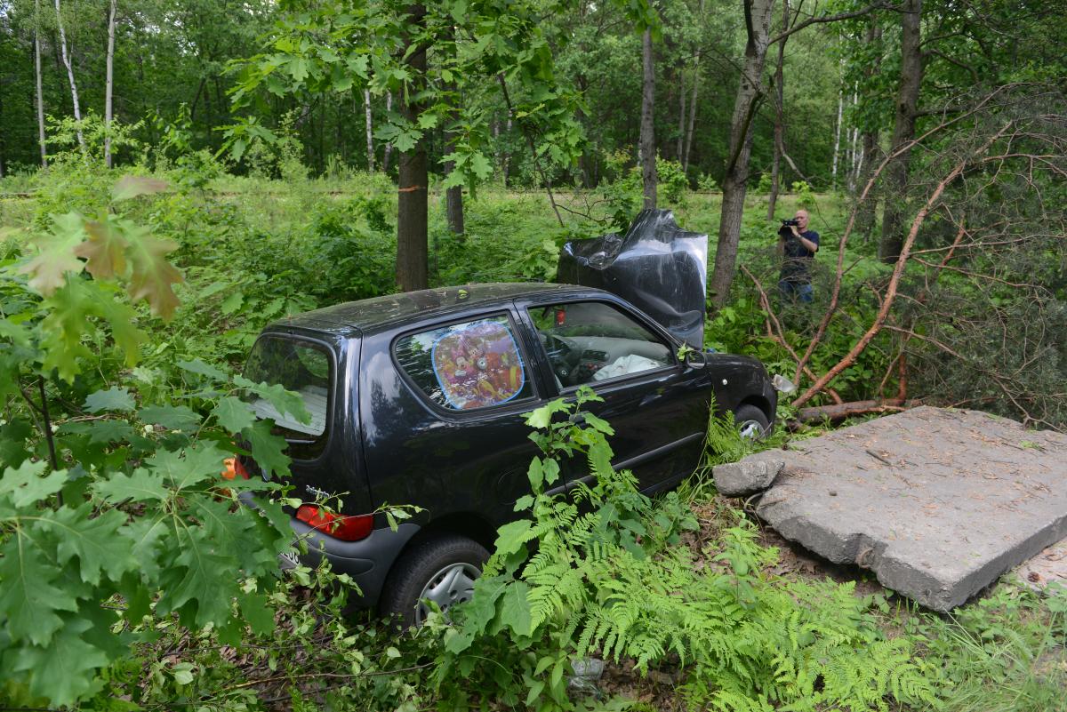 Kolizja na Promiennej. Fiat uderzył w drzewo