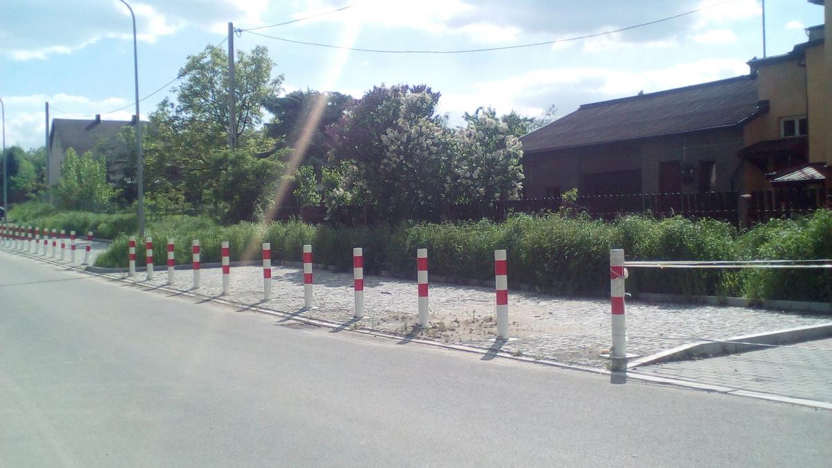 Czemu parking przy szpitalu jest zagrodzony?