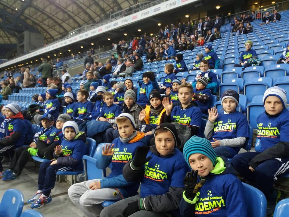 Football Academy na meczu Lech - Ruch