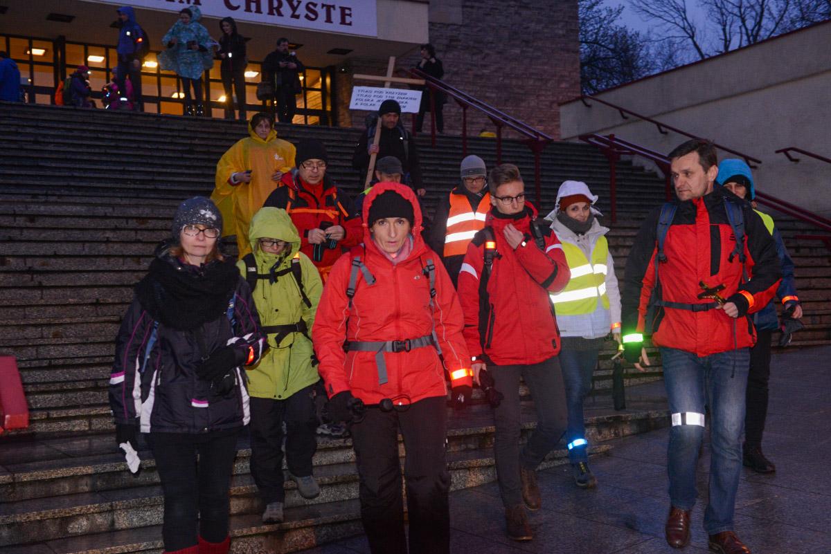 Przeszli 43 km - Ekstremalna Droga Krzyżowa po raz pierwszy w Jaworznie