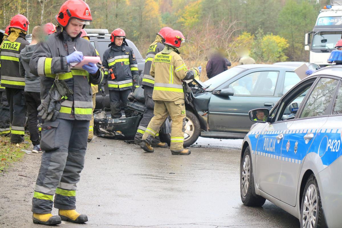 Trzy rozbite samochody i jedna osoba w szpitalu
