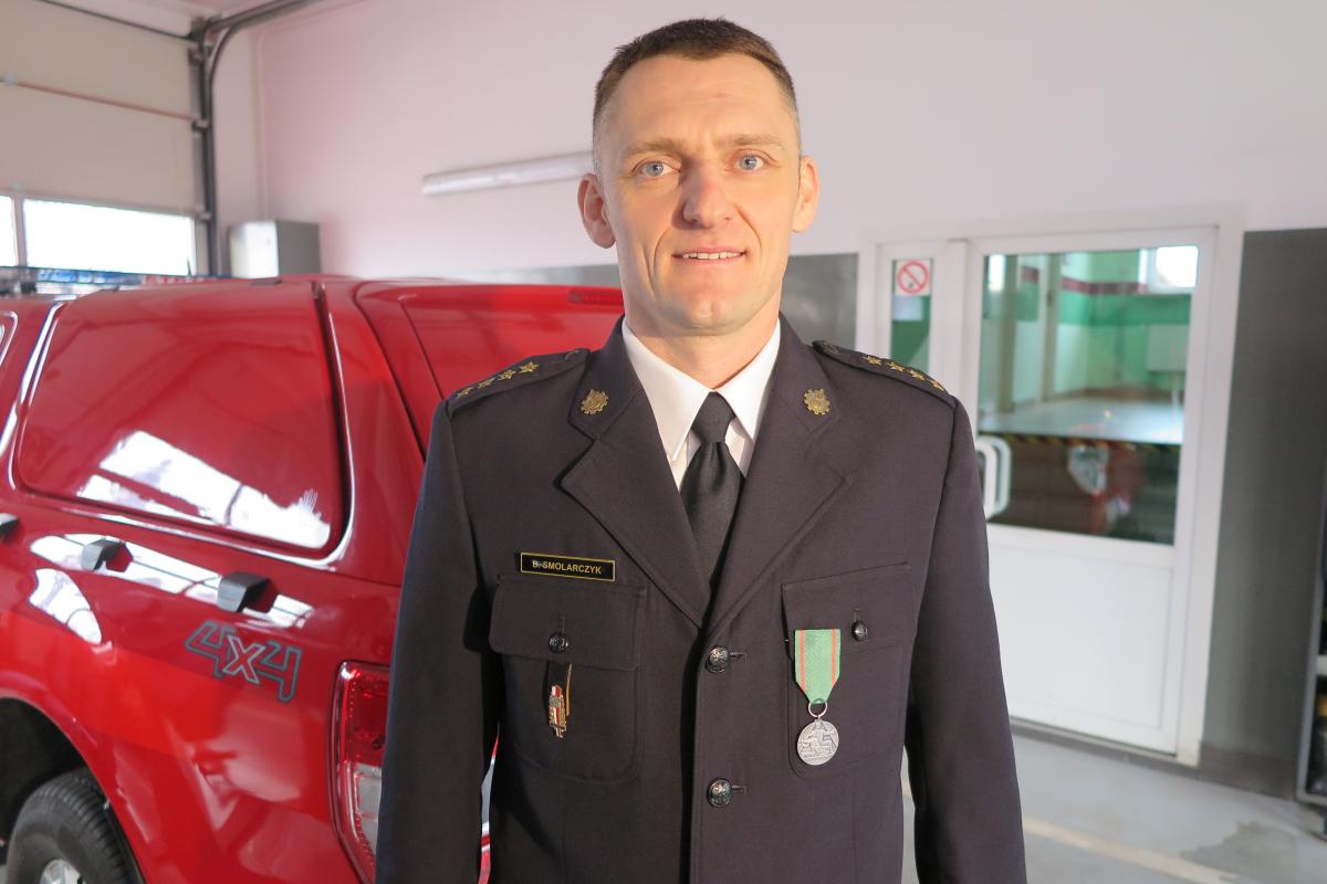 Bartosz Smolarczyk z Medalem za Ofiarność i Odwagę od Prezydenta RP