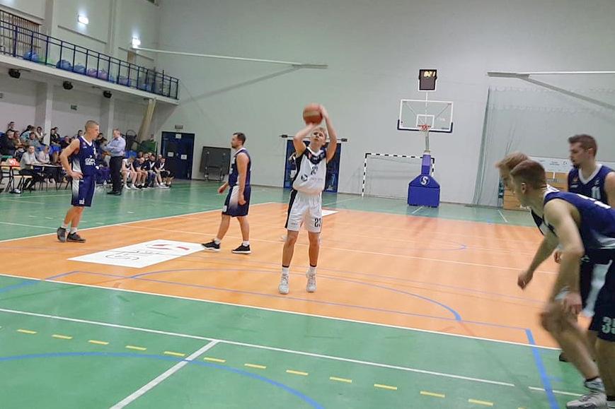 Zwycięski początek roku koszykarzy